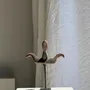 Sculptures, statuettes et miniatures - Oiseau décoratif traditionnel indonésien en bois sur socle - OFFICE OBJETS