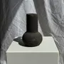 Vases - Vase soliflore en céramique noir à anse en terre cuite indonésien H17 - OFFICE OBJETS