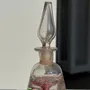 Objets de décoration - Flacon conique en verre incrusté de fleurs H17 - OFFICE OBJETS