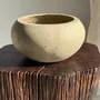 Vases - Très grand pot de fleur en ciment gris brut ovale aplati D30 H17 - OFFICE OBJETS