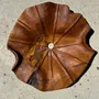 Suspensions - Grande suspension feuille plate ondulée en teck fleur stries D:50 - OFFICE OBJETS