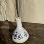 Vases - Petit vase soliflore vintage blanc à motifs géométriques bleus H12 - OFFICE OBJETS
