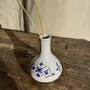 Vases - Petit vase soliflore vintage blanc à motifs géométriques bleus H12 - OFFICE OBJETS