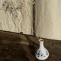 Vases - Petit vase soliflore vintage blanc à motifs géométriques bleus H12 - OFFICE OBJETS