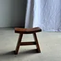 Tabourets - Petit tabouret assise incurvée en teck asiatique H36 l21 - OFFICE OBJETS