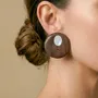 Bijoux - Boucles d'oreilles clips ronds nacre & bois 5cm - Oman - NATURE BIJOUX