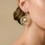 Bijoux - Boucles d'oreilles crochets pendant nacre dorée ajourée - Corallium - NATURE BIJOUX
