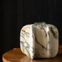 Objets design - Photophore en marbre SWADDLE - OOUMM