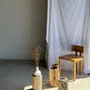Autres tables  - Petite table d'appoint en bois pétrifié cœur noir écorce stries noires - OFFICE OBJETS