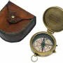 Objets de décoration - Boussole laiton vieilli, D.5 cm av bloqueur d'aiguille, livrée ds étui cuir embossé rose des vents, à porter à la ceinture - TRADE WINDS