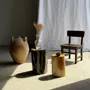 Tabourets - Table d'appoint en bois pétrifié noire stries beige arc de cercle H35 - OFFICE OBJETS