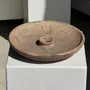 Plats et saladiers - Plat artisanal en terre cuite ancien indonésien D24 H5 - OFFICE OBJETS