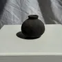 Objets de décoration - Miniscule pot boule noir en terracotta indonésien H7 D7 - OFFICE OBJETS
