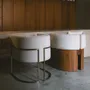 Fauteuils pour collectivités - Chaise salle à manger JULIUS structure laiton clouté  & assise tissu - DUISTT