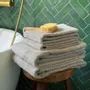 Serviettes de bain - SERVIETTE DE TOILETTE DALARÖ, SABLE 50x70cm 100 % coton, 580 g/m2 - BY WILLE