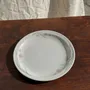 Plats et saladiers - Plat en porcelaine anglaise Churchill à motif floral rose - OFFICE OBJETS