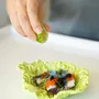 Assiettes au quotidien - La fille aux boucles, aux laitues et aux escargots - Céramique - LABORATÓRIO D'ESTÓRIAS