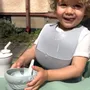 Repas pour enfant - Bavoir en silicone Roll & Lock – Gris - MINIWARE AB