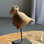 Sculptures, statuettes et miniatures - Petite sculpture de poule en terre cuite sur socle H20 D14 - OFFICE OBJETS