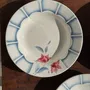 Assiettes au quotidien - Lot de 3 assiettes creuses Digoin Sarreguemines bleues et fleurs roses - OFFICE OBJETS