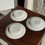 Assiettes au quotidien - Lot de 3 assiettes creuses Digoin Sarreguemines bleues et fleurs roses - OFFICE OBJETS
