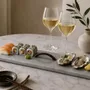 Plats et saladiers - Plateau de service en marbre avec poignée métallique –Élégance artisal - KALU CREATIONS