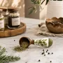 Ménagères - Cuillère doseuse en noyer peinte à la main – Collection Olive - DASTHAA