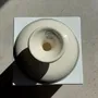 Plats et saladiers - Plat à piédouche en faïence frises végétales vertes H12 D24 - OFFICE OBJETS