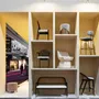 Banquettes pour collectivités - Banc Wormley en Bois de Sikomoro Noirci avec Détails en Laiton Brossé - DUISTT