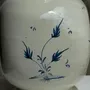 Vases - Grand vase en faïence blanche décor bleu O. HIPER H29 D15 - OFFICE OBJETS