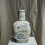 Vases - Grand vase en faïence blanche décor bleu O. HIPER H29 D15 - OFFICE OBJETS