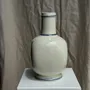 Vases - Grand vase en faïence blanche décor bleu O. HIPER H29 D15 - OFFICE OBJETS