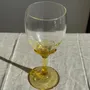 Verres à pied - Lot de 6 verres vintage à pied jaune : réunion de 4 grands et 2 petits - OFFICE OBJETS