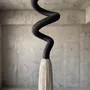 Objets de décoration - Shadow Spiral : installation textile sculpturale faite à la main - SARMAL DESIGN