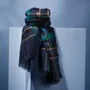 Foulards et écharpes - ÉCHARPE HOMME SKOMER — TARTAN ÉCOSSAIS MARINE, VERT & BEIGE EN LAINE - AV08 PARIS