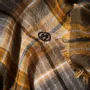 Foulards et écharpes - ÉCHARPE HOMME SENJA — TARTAN ÉCOSSAIS NOIR & CAMEL EN LAINE - AV08 PARIS