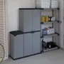 Etagères - Mongardi : Armoire à balais en résine avec deux portes, Facile à monter, Système modulaire, Intérieur et Extérieur, 68L × 38,5P × 165H cm, Gris et Noir - MONGARDI