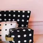 Clutches - Mia Toiletry Bag Caviar L 23 X 28 X 10 - LA CERISE SUR LE GATEAU