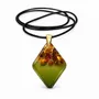 Bijoux - Pendentif en ambre et résine – losange, 37x26x6 mm – Rêverie Émeraude - GLASS4CANDLES