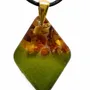 Bijoux - Pendentif en ambre et résine – losange, 37x26x6 mm – Rêverie Émeraude - GLASS4CANDLES