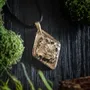Bijoux - Pendentif en chêne noir et feuille dorée – losange – Chronique Antique - GLASS4CANDLES