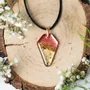 Bijoux - Pendentif en chêne noir et feuille dorée, 39x24x6 mm – Espace Matière - GLASS4CANDLES