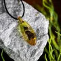 Bijoux - Pendentif en chêne noir et feuille dorée – goutte – Sérénité Obscure - GLASS4CANDLES