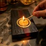 Bougeoirs et photophores  - Bougeoir en chêne noir et métal doré, 30x120x80 mm – bande rouge - GLASS4CANDLES