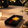 Bougeoirs et photophores  - Bougeoir en chêne noir et métal doré, 30x120x80 mm – large bande rouge - GLASS4CANDLES