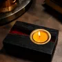 Bougeoirs et photophores  - Bougeoir en chêne noir et métal doré, 30x120x80 mm – large bande rouge - GLASS4CANDLES