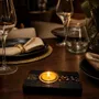 Bougeoirs et photophores  - Bougeoir en chêne noir et métal doré, 30x100x80 mm – bande horizontale - GLASS4CANDLES