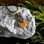Bijoux - Pendentif en chêne noir et feuille dorée, 38x18x6 mm – Âme Ancienne - GLASS4CANDLES