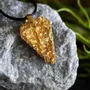 Bijoux - Pendentif en résine et feuille dorée – cœur, 38x26x6 mm – Échos Dorés - GLASS4CANDLES