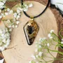Bijoux - Pendentif en chêne noir ancien et résine – bouclier – Échos Anciens - GLASS4CANDLES